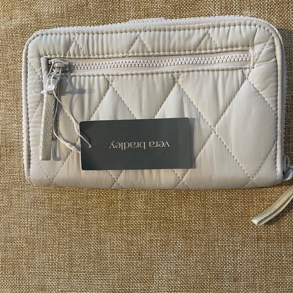 Vera Bradley Cream Quilted Women's wallet nwt retail $70 - Picture 2 of 4